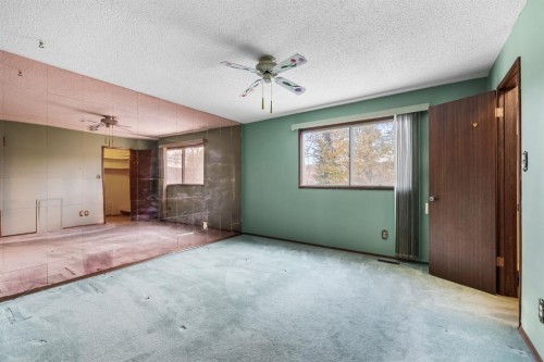 3375 Breton Close Nw, Calgary, AB - Indoor Photo Showing Other Room