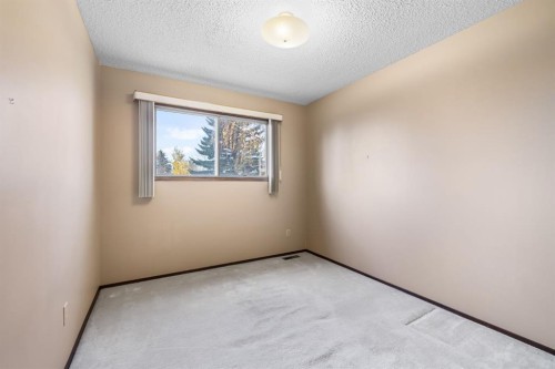 3375 Breton Close Nw, Calgary, AB - Indoor Photo Showing Other Room