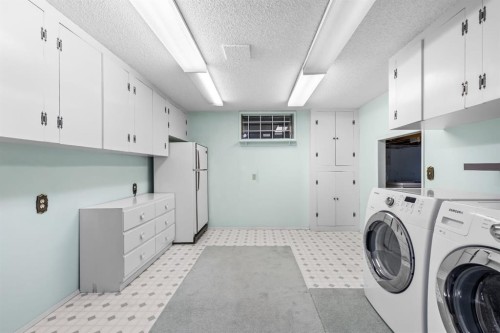 3375 Breton Close Nw, Calgary, AB - Indoor Photo Showing Laundry Room