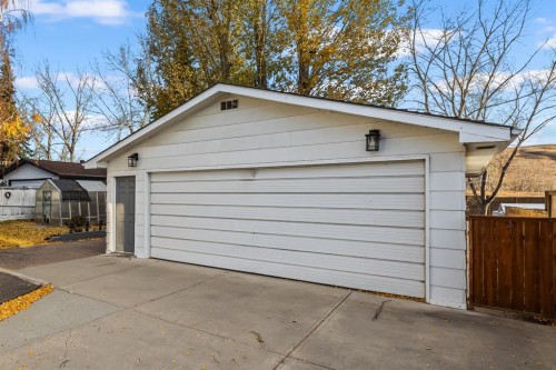 3375 Breton Close Nw, Calgary, AB - Outdoor With Exterior