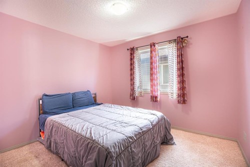 269 Skyview Shores Manor Ne, Calgary, AB - Indoor Photo Showing Bedroom