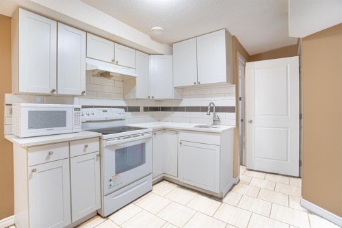 269 Skyview Shores Manor Ne, Calgary, AB - Indoor Photo Showing Kitchen