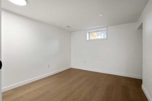 4703 40 Avenue Sw, Calgary, AB - Indoor Photo Showing Other Room