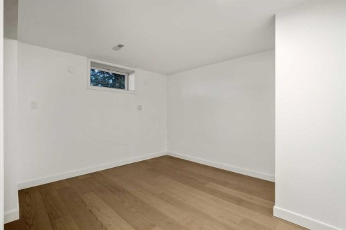 4703 40 Avenue Sw, Calgary, AB - Indoor Photo Showing Other Room