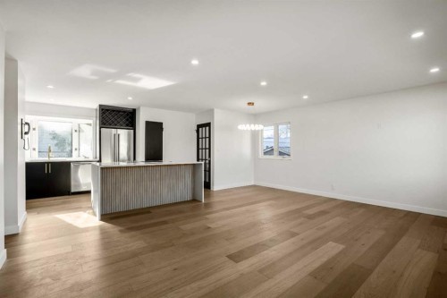 4703 40 Avenue Sw, Calgary, AB - Indoor