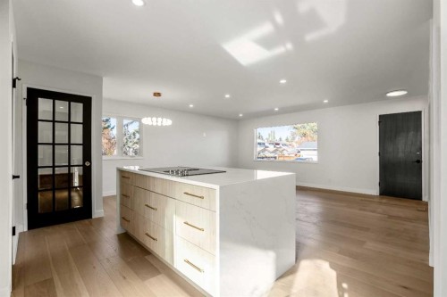 4703 40 Avenue Sw, Calgary, AB - Indoor Photo Showing Other Room