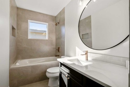 4703 40 Avenue Sw, Calgary, AB - Indoor Photo Showing Bathroom