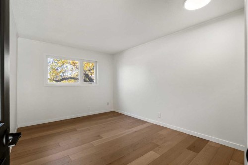 4703 40 Avenue Sw, Calgary, AB - Indoor Photo Showing Other Room