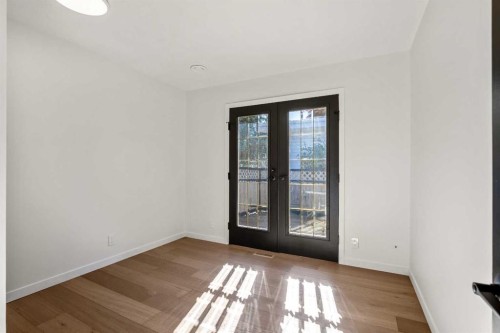 4703 40 Avenue Sw, Calgary, AB - Indoor Photo Showing Other Room