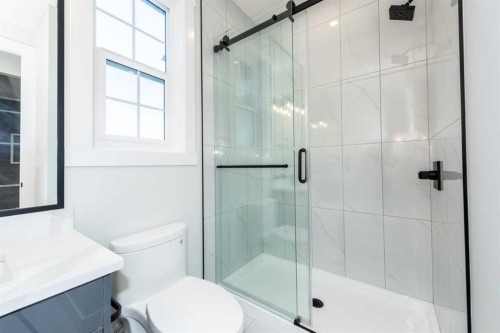 22 Cimarron Estates Gate, Okotoks, AB - Indoor Photo Showing Bathroom