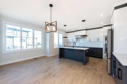 22 Cimarron Estates Gate, Okotoks, AB - Indoor Photo Showing Kitchen With Upgraded Kitchen