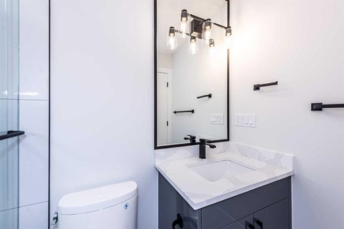 22 Cimarron Estates Gate, Okotoks, AB - Indoor Photo Showing Bathroom