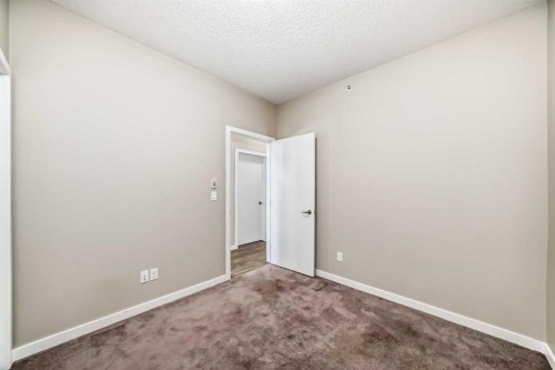 415-402 Marquis Lane Se, Calgary, AB - Indoor Photo Showing Other Room