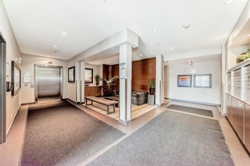 415-402 Marquis Lane Se, Calgary, AB - Indoor Photo Showing Other Room