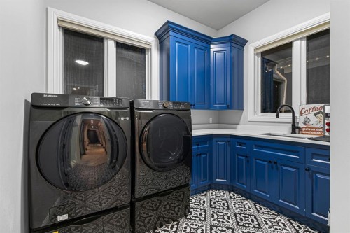 14 Pinehurst Drive, Heritage Pointe, AB - Indoor Photo Showing Laundry Room