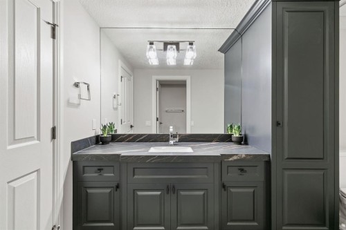 14 Pinehurst Drive, Heritage Pointe, AB - Indoor Photo Showing Bathroom