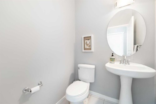64 Copperpond Park Se, Calgary, AB - Indoor Photo Showing Bathroom