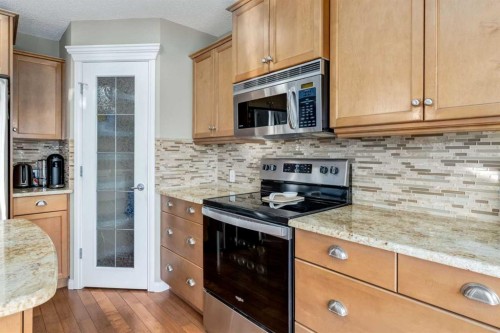 1880 Thornbird Road Se, Airdrie, AB - Indoor Photo Showing Kitchen