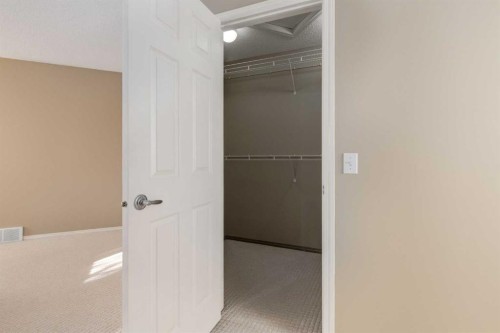 1880 Thornbird Road Se, Airdrie, AB - Indoor