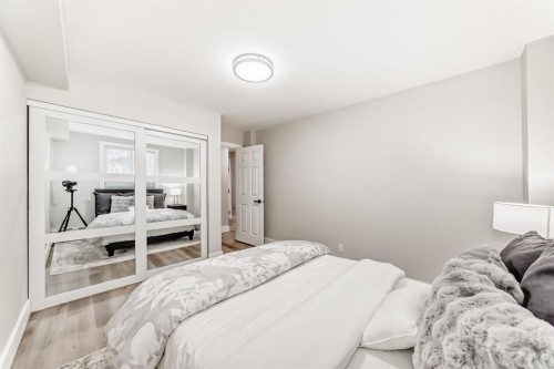 201-835 18 Avenue Sw, Calgary, AB - Indoor Photo Showing Bedroom