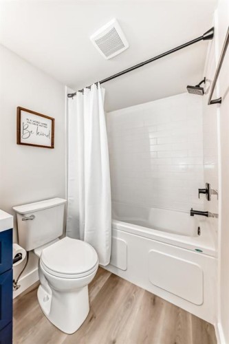 201-835 18 Avenue Sw, Calgary, AB - Indoor Photo Showing Bathroom
