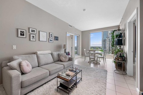 1708-211 13 Avenue Se, Calgary, AB - Indoor Photo Showing Living Room