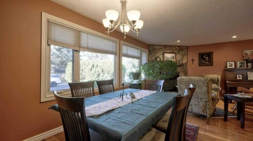 232 Penbrooke Way Se, Calgary, AB - Indoor Photo Showing Dining Room
