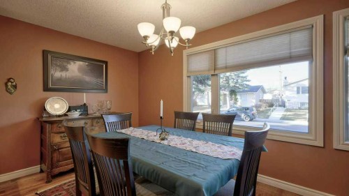 232 Penbrooke Way Se, Calgary, AB - Indoor Photo Showing Dining Room