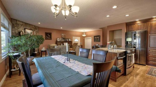 232 Penbrooke Way Se, Calgary, AB - Indoor Photo Showing Dining Room