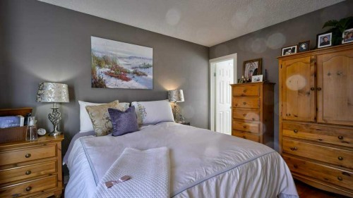 232 Penbrooke Way Se, Calgary, AB - Indoor Photo Showing Bedroom