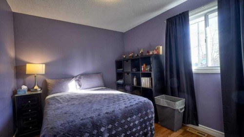 232 Penbrooke Way Se, Calgary, AB - Indoor Photo Showing Bedroom