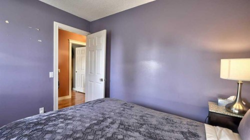 232 Penbrooke Way Se, Calgary, AB - Indoor Photo Showing Bedroom