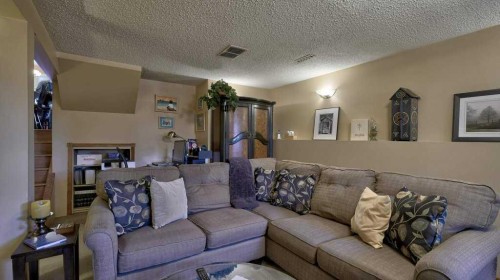 232 Penbrooke Way Se, Calgary, AB - Indoor Photo Showing Living Room