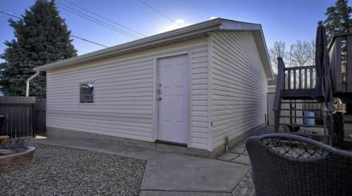 232 Penbrooke Way Se, Calgary, AB - Outdoor With Exterior