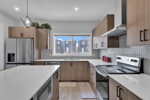 67 Corner Glen Gardens Ne, Calgary, AB - Indoor Photo Showing Kitchen With Stainless Steel Kitchen