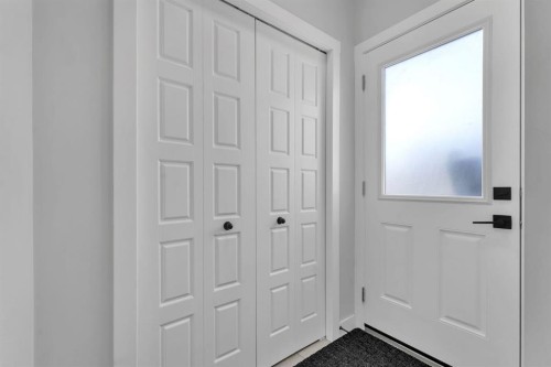 67 Corner Glen Gardens Ne, Calgary, AB - Indoor Photo Showing Other Room