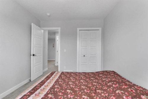 67 Corner Glen Gardens Ne, Calgary, AB - Indoor Photo Showing Bedroom