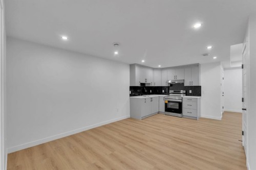 67 Corner Glen Gardens Ne, Calgary, AB - Indoor Photo Showing Other Room