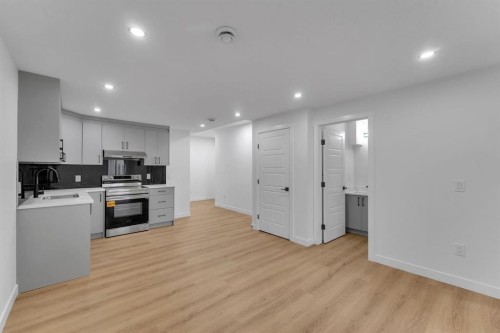 67 Corner Glen Gardens Ne, Calgary, AB - Indoor Photo Showing Kitchen