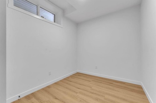 67 Corner Glen Gardens Ne, Calgary, AB - Indoor Photo Showing Other Room