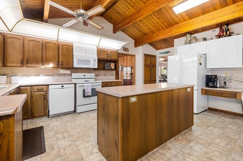 27403 Township Road 292, Rural Mountain View County, AB - Indoor Photo Showing Kitchen With Double Sink