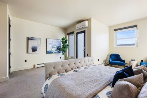 108 18 Avenue Se, Calgary, AB - Indoor Photo Showing Bedroom