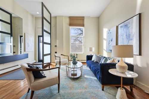 108 18 Avenue Se, Calgary, AB - Indoor Photo Showing Living Room
