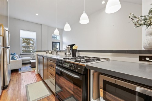 108 18 Avenue Se, Calgary, AB - Indoor Photo Showing Kitchen With Upgraded Kitchen