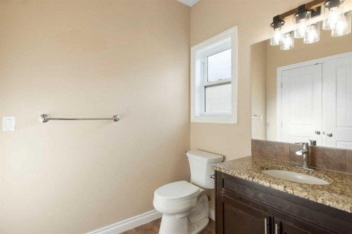 100 Lakeside View, Strathmore, AB - Indoor Photo Showing Bathroom