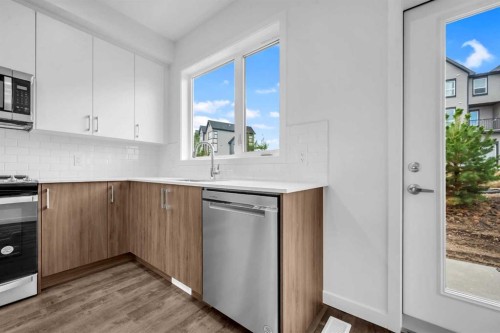 101-25 Evanscrest Mews Nw, Calgary, AB - Indoor Photo Showing Kitchen