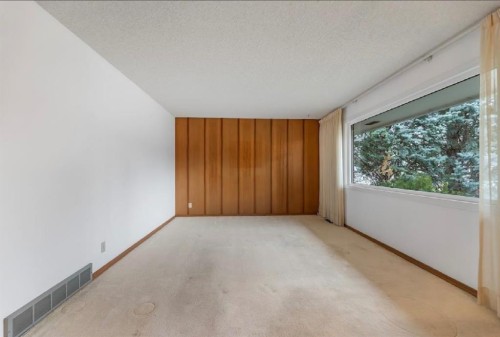 5339 Brisebois Drive Nw, Calgary, AB - Indoor Photo Showing Other Room