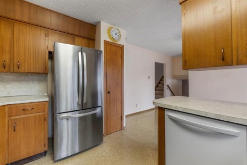 5339 Brisebois Drive Nw, Calgary, AB - Indoor Photo Showing Kitchen