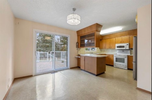 5339 Brisebois Drive Nw, Calgary, AB - Indoor Photo Showing Kitchen