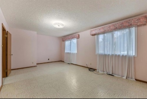 5339 Brisebois Drive Nw, Calgary, AB - Indoor Photo Showing Other Room